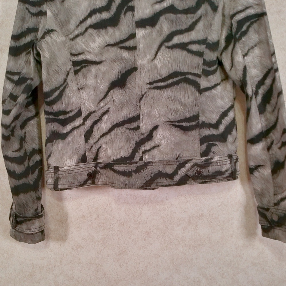 NWT White House Black Market Tiger Contrast Jacket, Zips Snaps & Belted SZ8 - Picture 6 of 16